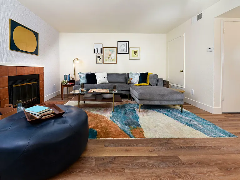 Diamond Hillside — Photo 1