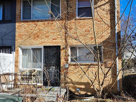 2nd image of 4928 8th St NE