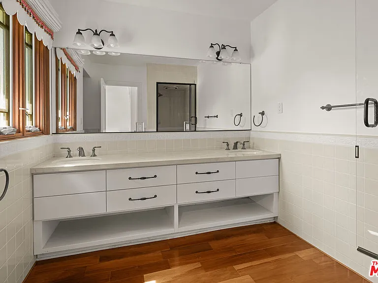512 N Linden Dr — Photo 16