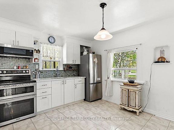 5th image of 1052 Glengrove Ave