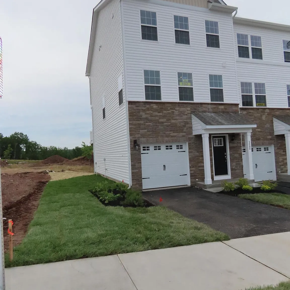 3 bed, 2.5 bath, 1969 sqft, $3,000 — Photo 1