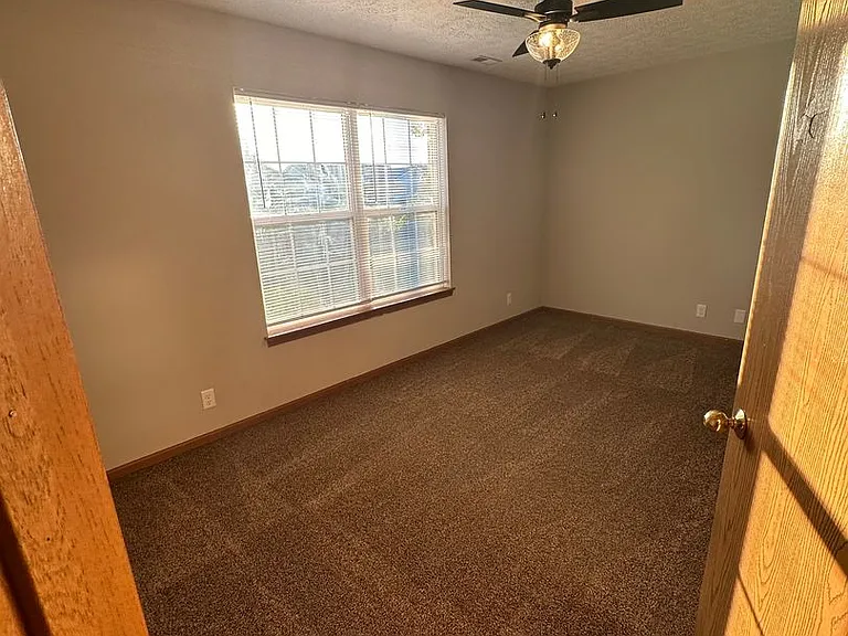1828 Starks Cir — Photo 10