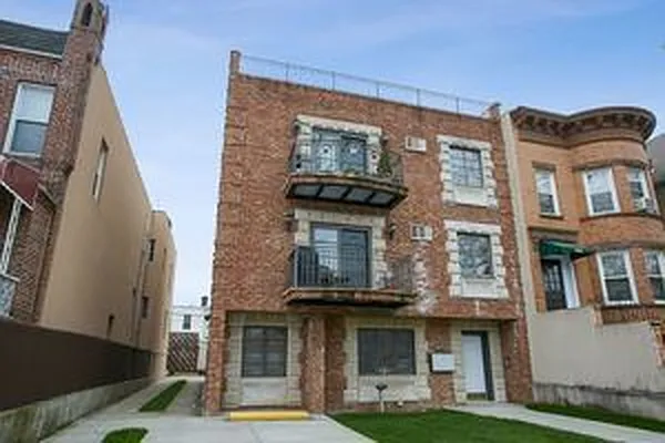 Sold by Signature Premier Properties | media 9