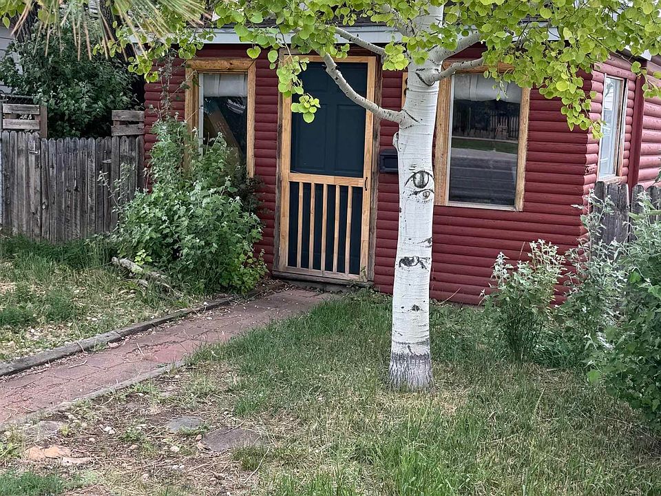 1st image of 864 N Pine St