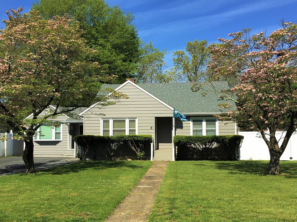 1st image of 4 Pineview Dr