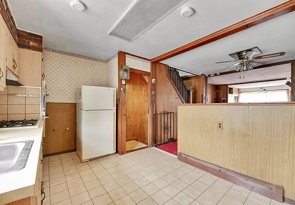 3rd image of 33-15 204th St