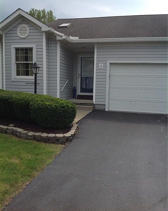 1st image of 121 Greenfield Oval NW