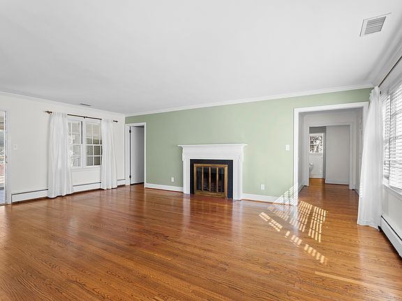 4th image of 221 W Avondale Dr