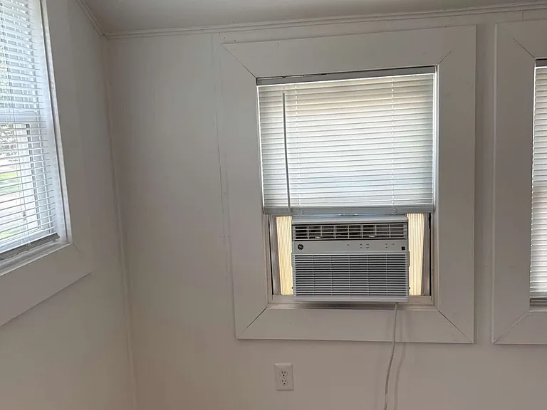 307 W Ells Ave — Photo 5