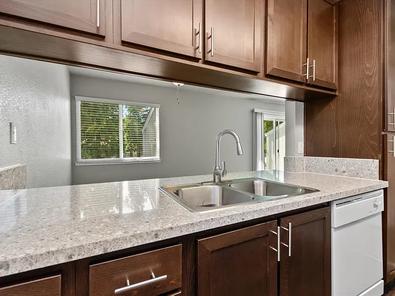 Heather Downs Apartments — Photo 34