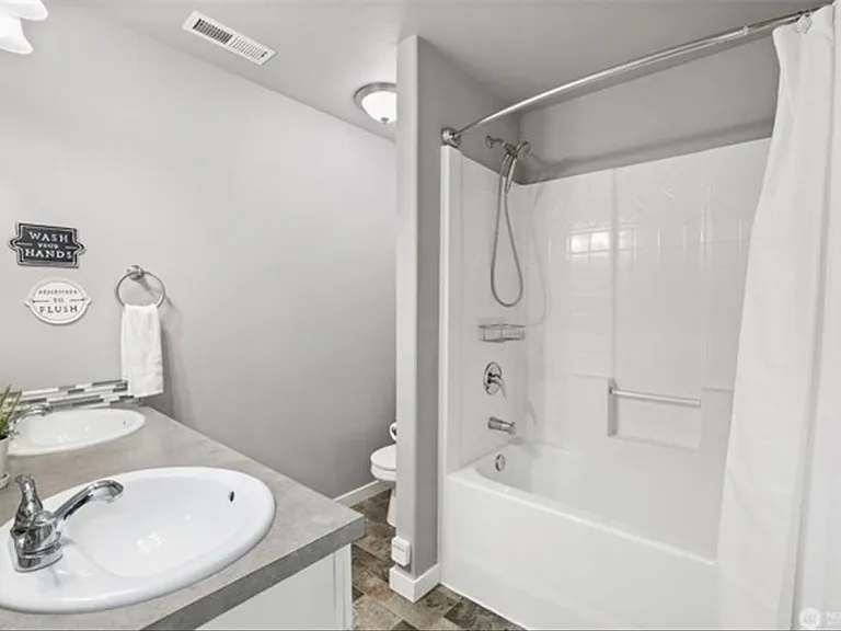 10713 Palisades St SE — Photo 16