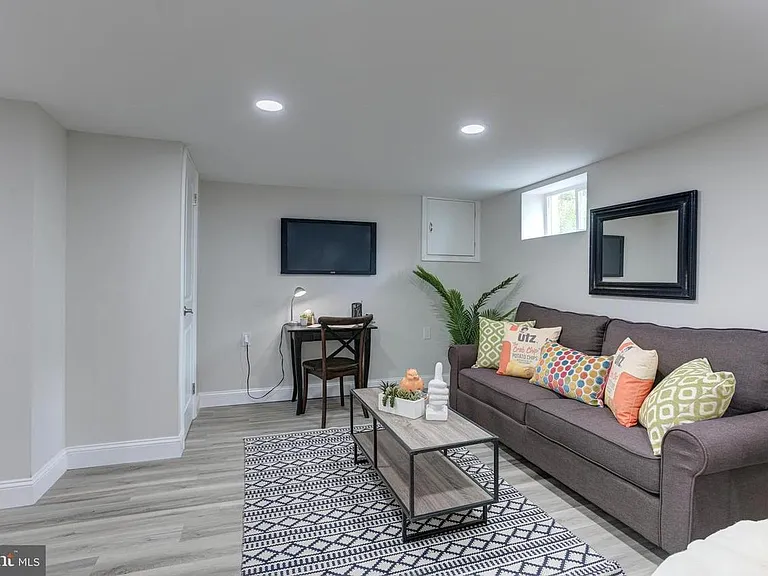 702 Kingston Rd — Photo 19