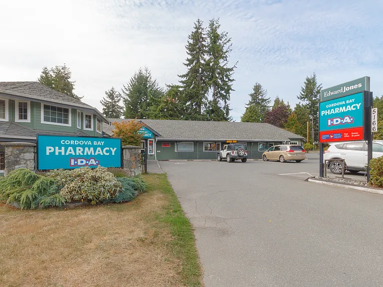 Cordova Bay Rd — Photo 68