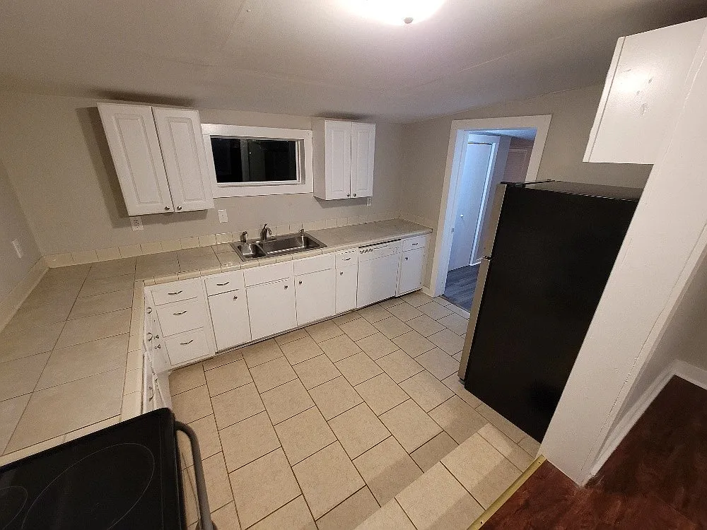 3 bed, 1.0 bath, 1175 sqft, $1,795 — Photo 2