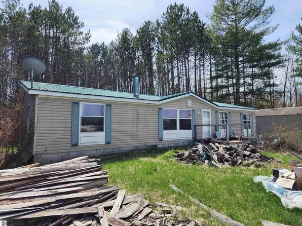 6889 Carpenter Rd, Whittemore, MI 48770