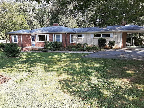 3 Bedroom 2 Baths w/Basement