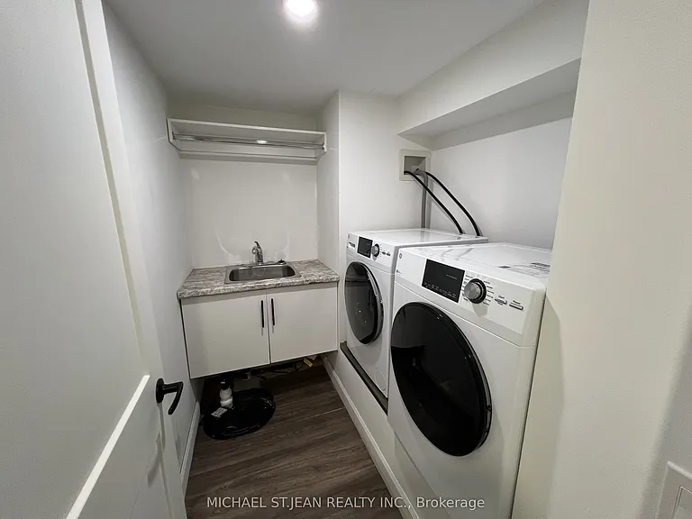 176 Queensdale Ave E #LOWER — Photo 25