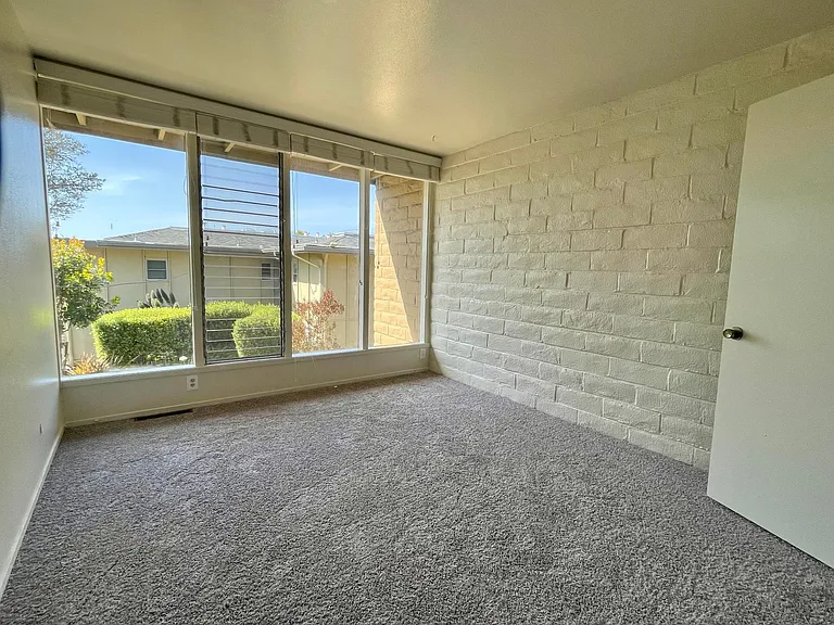 451 Dela Vina Ave #401 — Photo 7