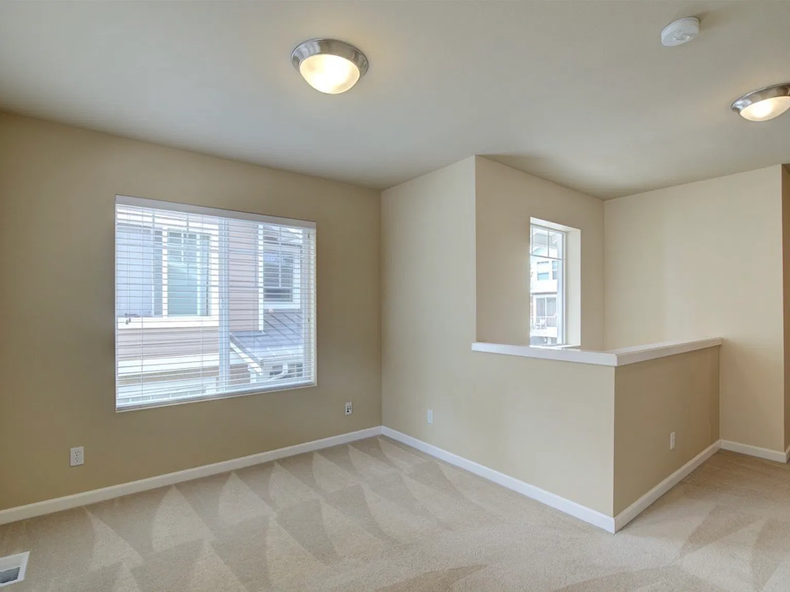 3 bed, 2.5 bath, 1561 sqft, $3,600 — Photo 3