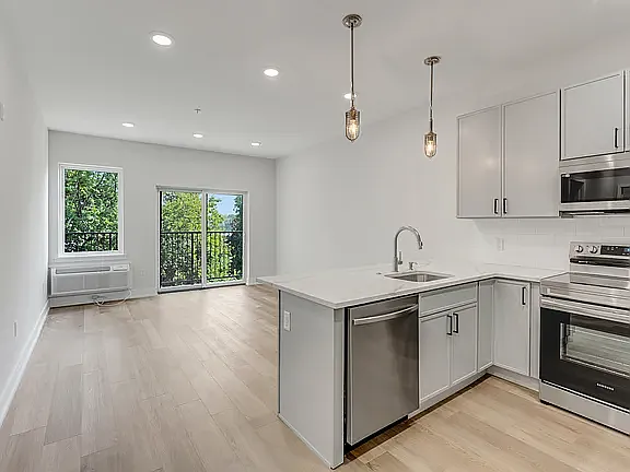 402 E Walnut Ln #12B — Photo 11