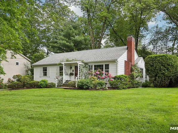 4 Garden Ct, Ho Ho Kus, NJ 07423