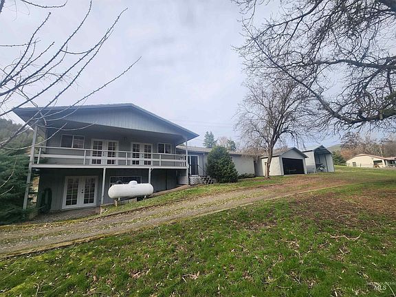 2nd image of 196 Main St