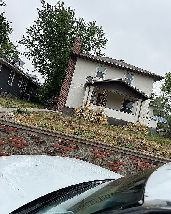 1st image of 105 E Bright St