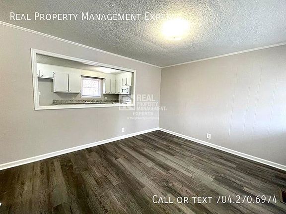 3rd image of 2712 Crescent Ln