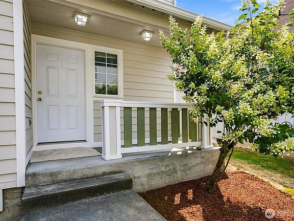 2nd image of 910 27th Avenue SE