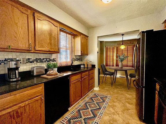 5th image of 102 Meadowview Dr