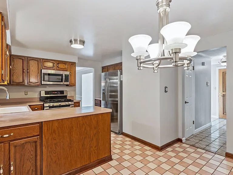104 Erin Ct — Photo 8
