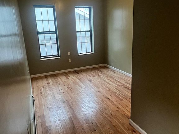 3rd image of 903 E 223rd St #1