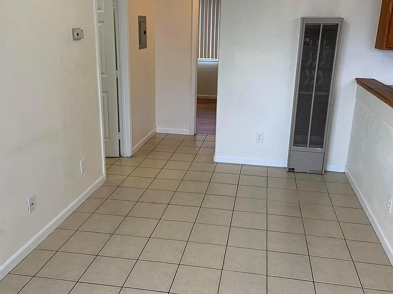 246 W Hamilton Ave — Photo 4