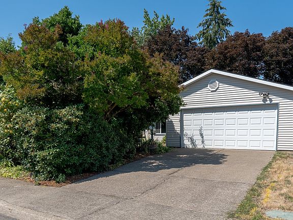 4th image of 2063 NE 9th Pl