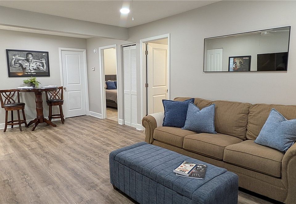 1st image of 210 N Ross St APT F