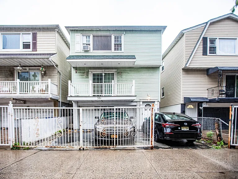 391 Manila Ave #3 — Photo 1
