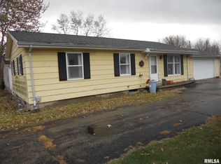 930 W Walnut St, Canton, IL 61520