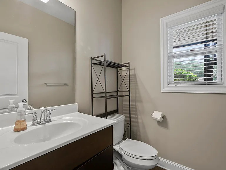 1738 Hollingsworth Blvd NW — Photo 10