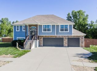 2251 Valley View Dr, Tonganoxie, KS 66086