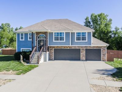 2251 Valley View Dr, Tonganoxie, KS, 66086