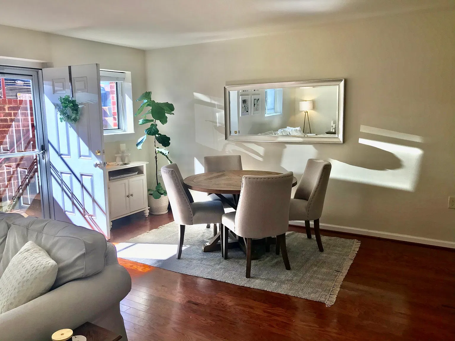 200 N Maple Ave — Photo 2