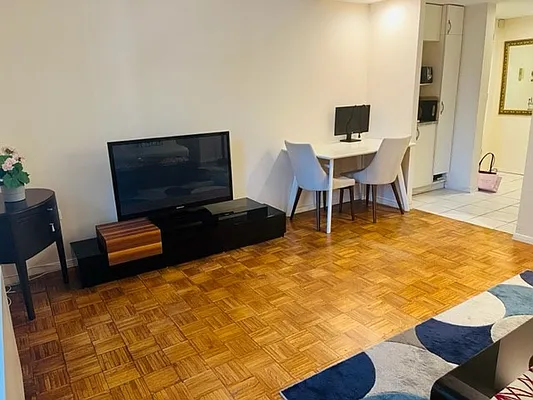 Rented by Manhattan Management Group | media 30