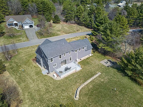 4th image of 46 Farm View Way