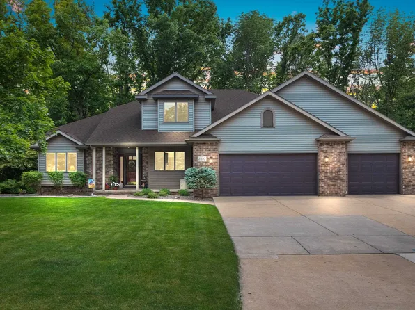 2510 Hillside Heights Dr, Green Bay, WI 54311
