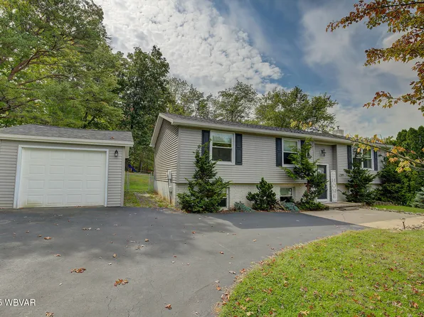 16 Woodland Dr, Lock Haven, PA 17745