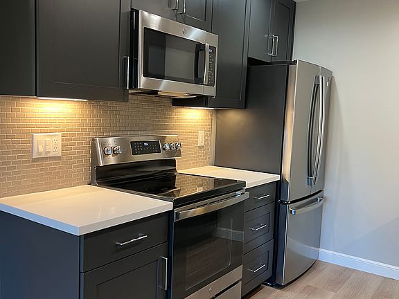 5th image of 418 Laurel St #11