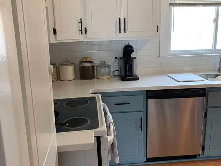 Kitchen (partial view)