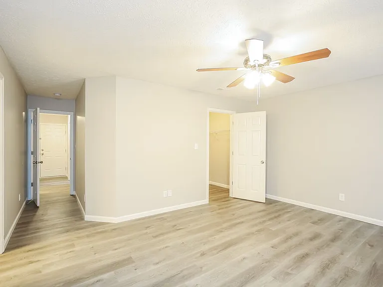 10607 Pickens Ct — Photo 8