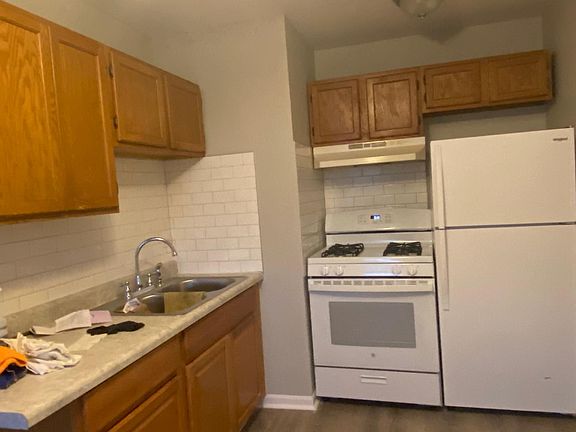 4th image of 4011 W Waveland Ave