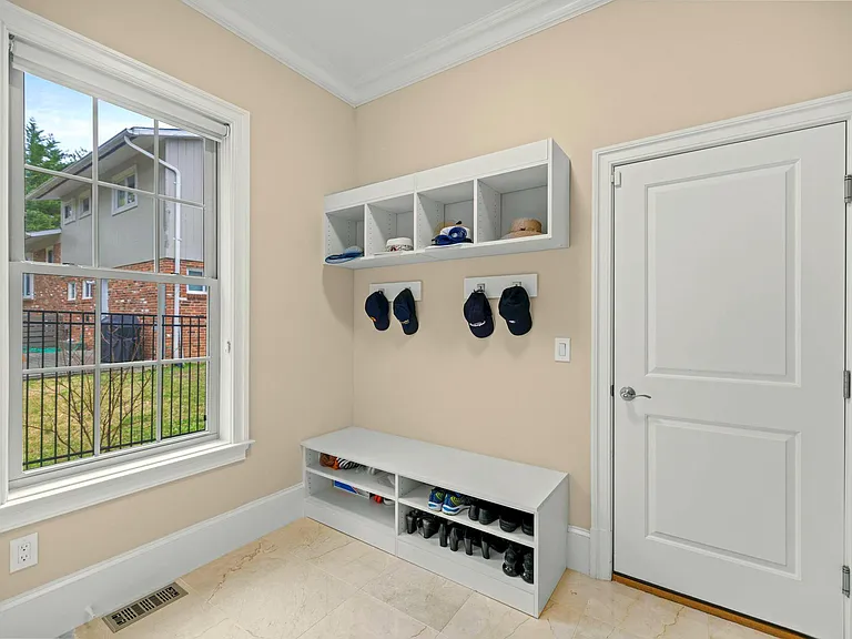 7708 Beech Tree Rd — Photo 21